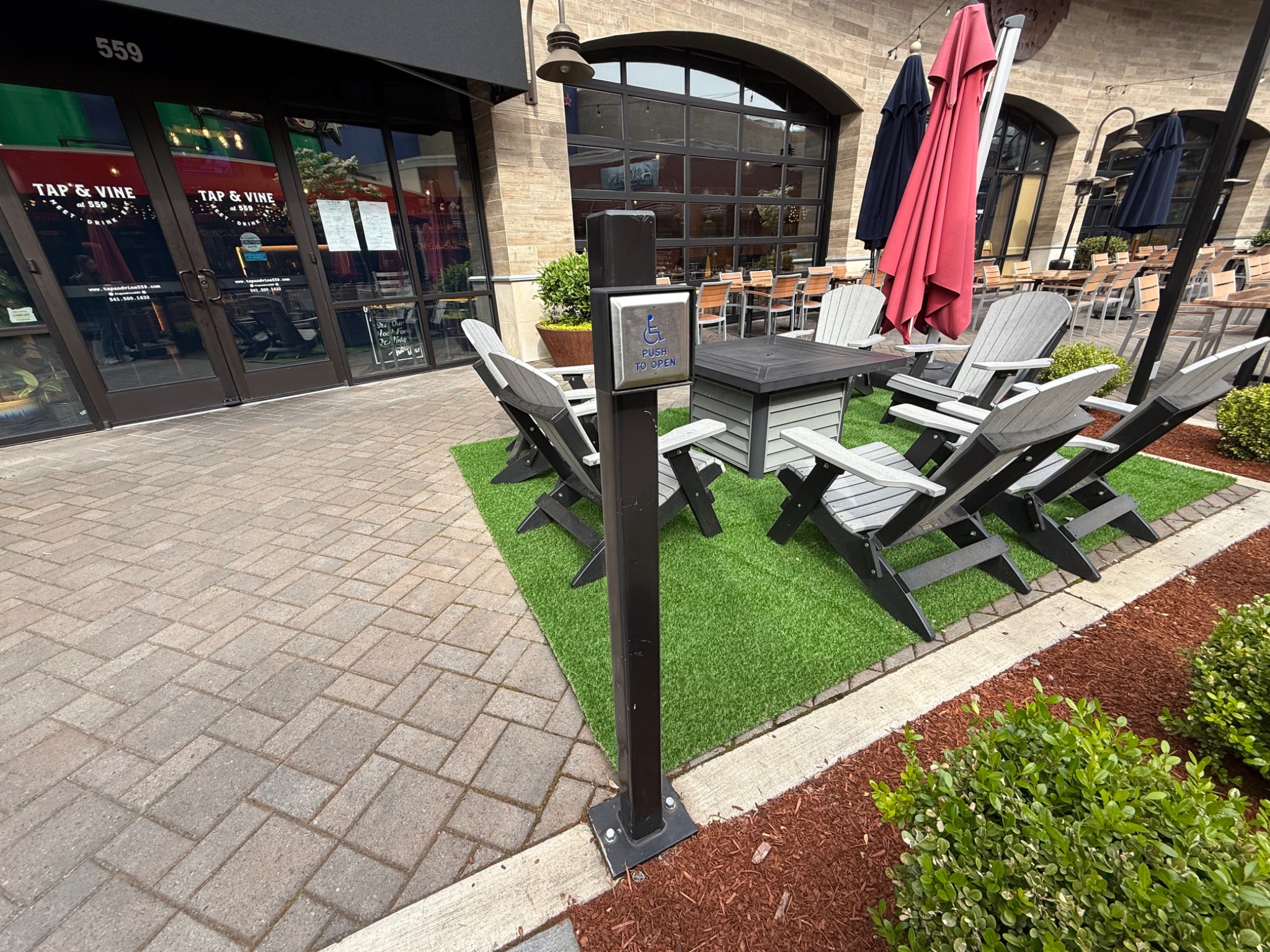 Tap & Vine at 559